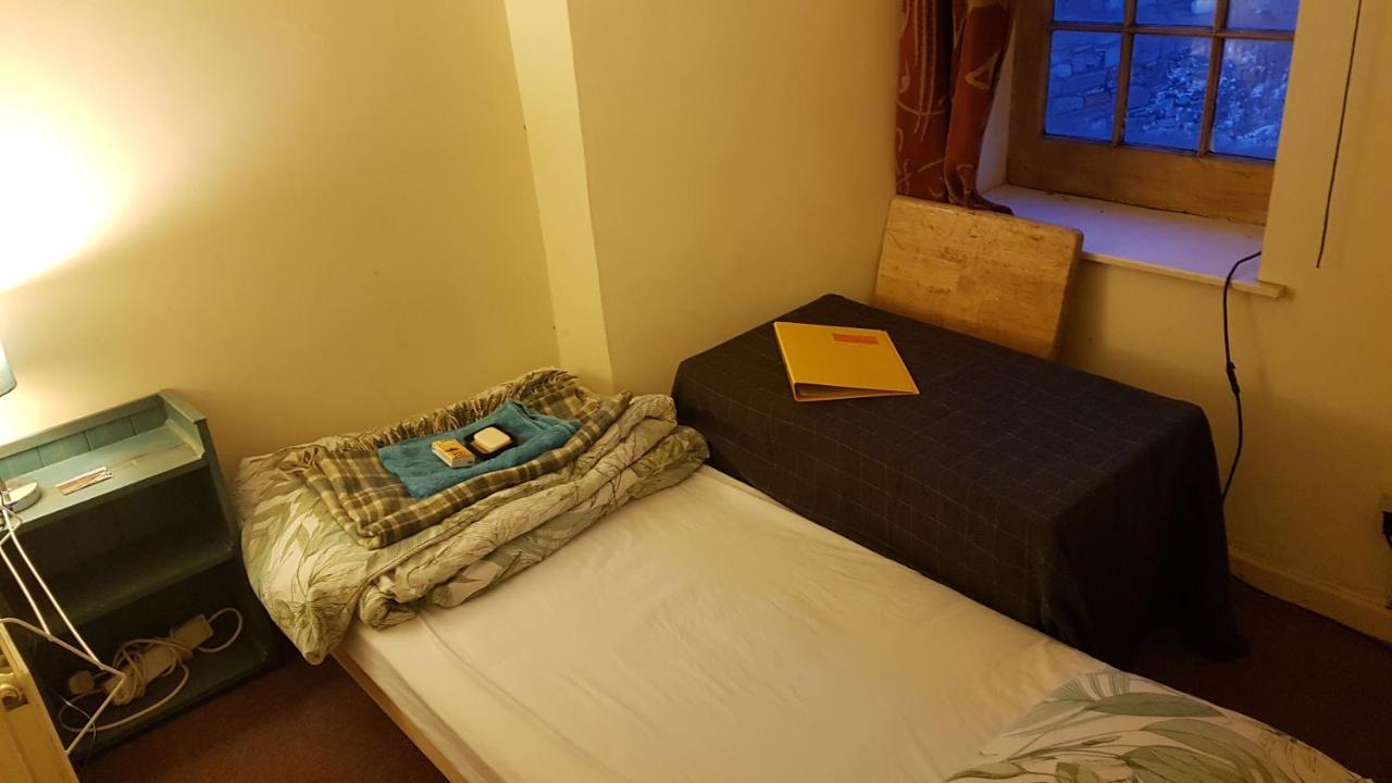 'Yellow Wood Micro Hostel-Eco Urban Bothy Style Very Basic But Cosy Redecorating But Cheap & Friendly Quiet Time Lockout 11Pm-7Am Bring Towel Or Hire Brecon Exterior foto