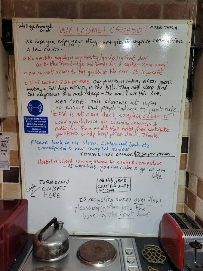 'Yellow Wood Micro Hostel-Eco Urban Bothy Style Very Basic But Cosy Redecorating But Cheap & Friendly Quiet Time Lockout 11Pm-7Am Bring Towel Or Hire Brecon Exterior foto