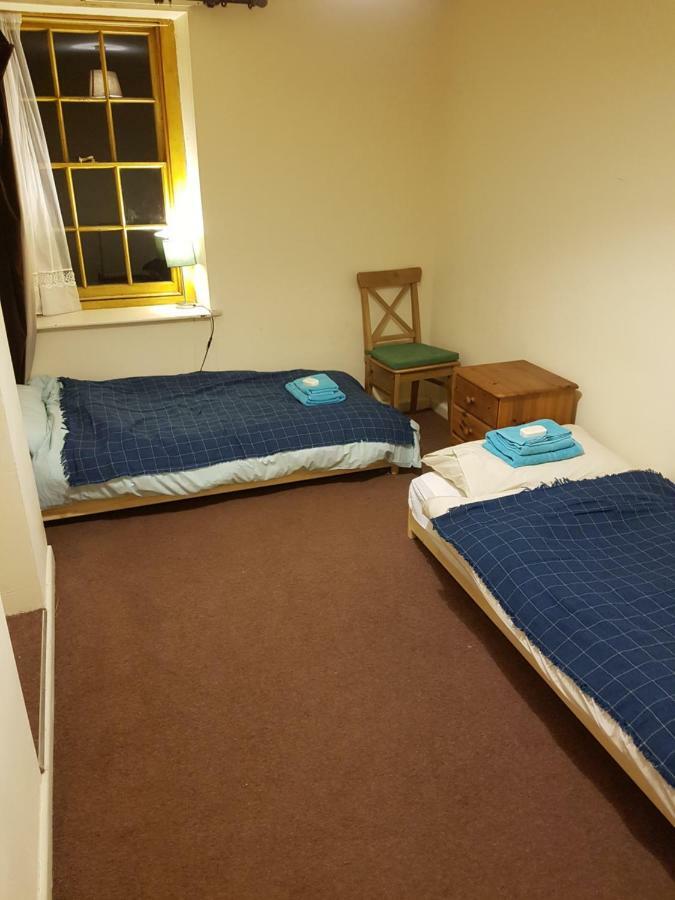 'Yellow Wood Micro Hostel-Eco Urban Bothy Style Very Basic But Cosy Redecorating But Cheap & Friendly Quiet Time Lockout 11Pm-7Am Bring Towel Or Hire Brecon Exterior foto